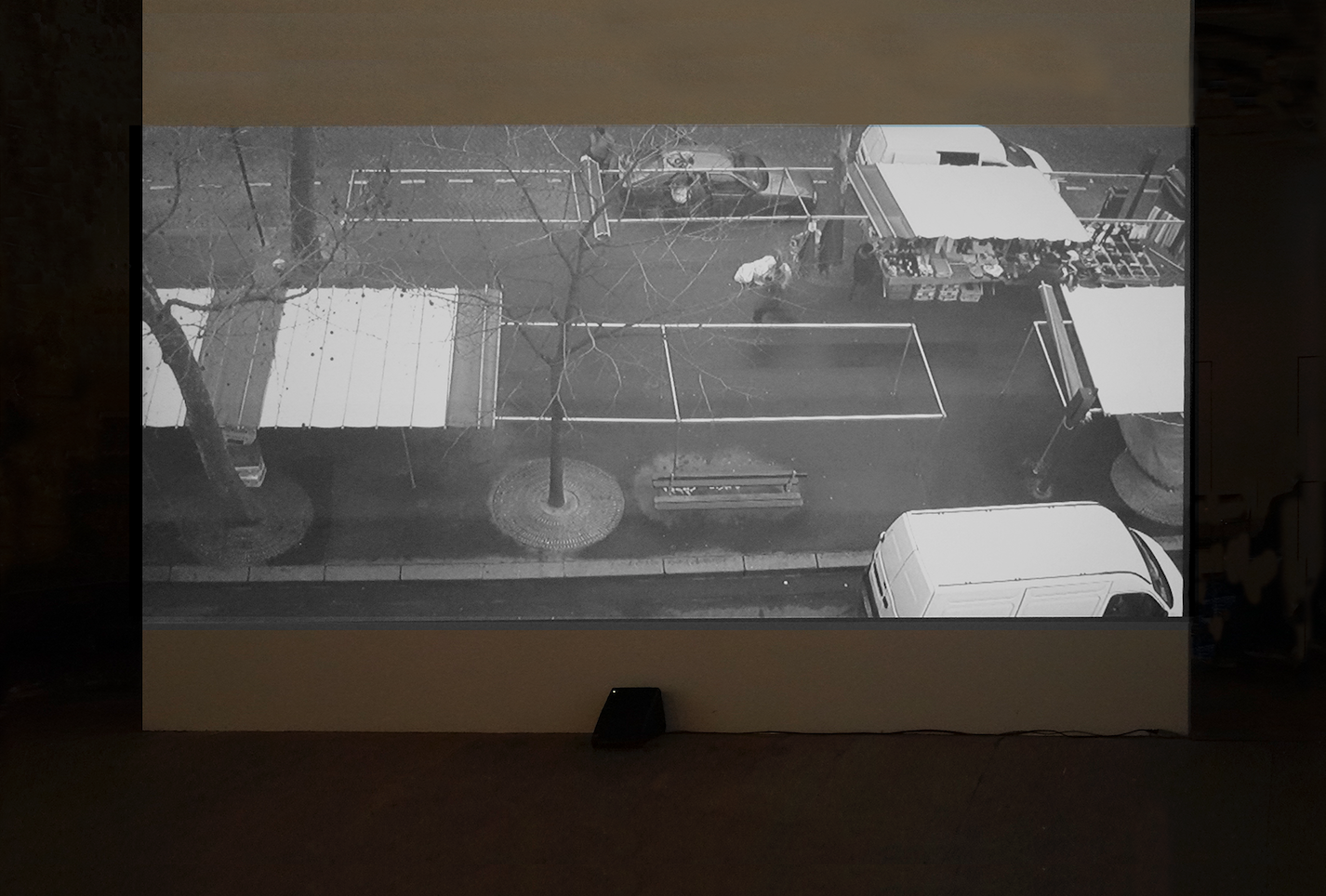 Joy Episalla, Les* Psychanalystes et le Marché / The Psychoanalysts and the Market*, 2010-15. 3-channel video/audio installation 