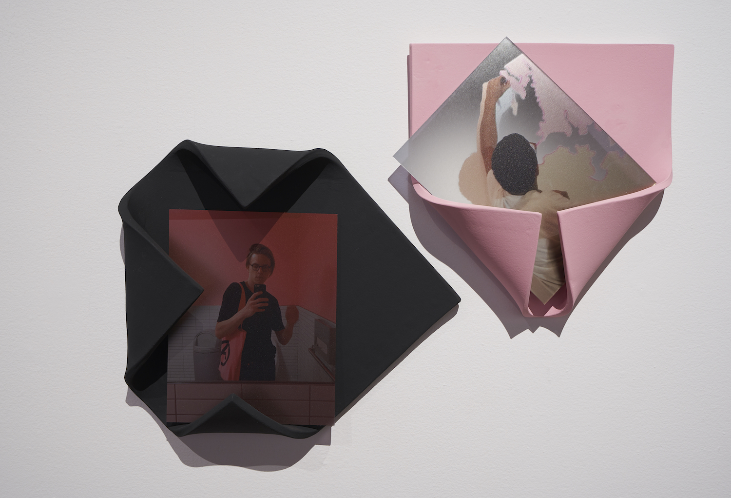 Karin Schneider, *H(AK/BP+STMP) and H(CLM/PP+STMP)*, 2018. Ceramic and see-through mirror plexiglas. Detail view