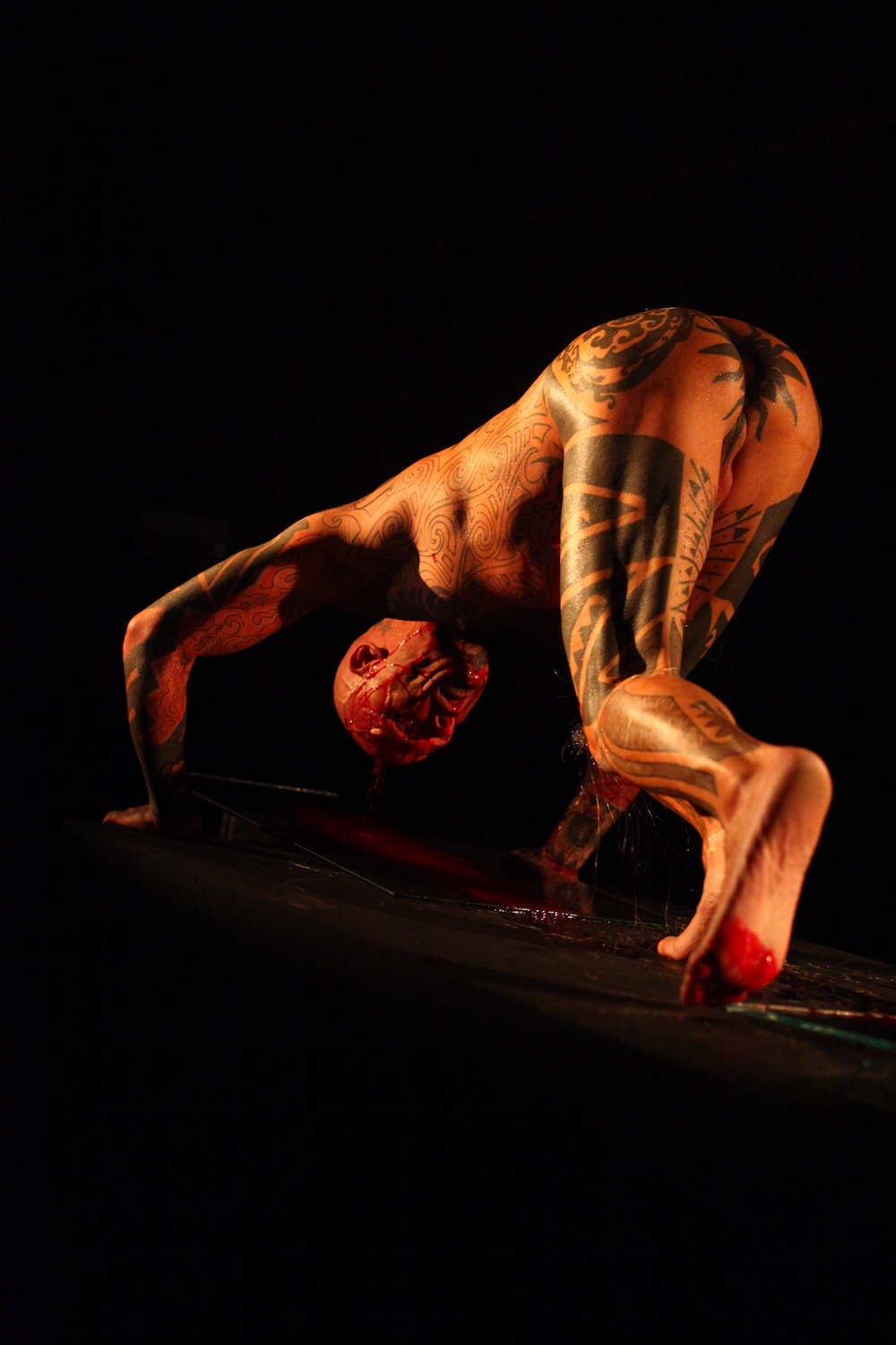 Ron Athey / Julie Tolentino, *Resonate/Obliterate*, 2011. Photo: Paula Court