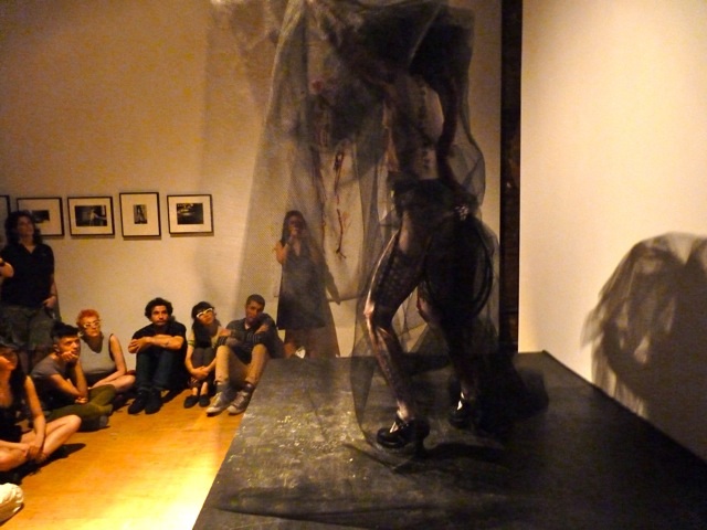 Johanna Constantine, *Void,* Performance, 2010. 